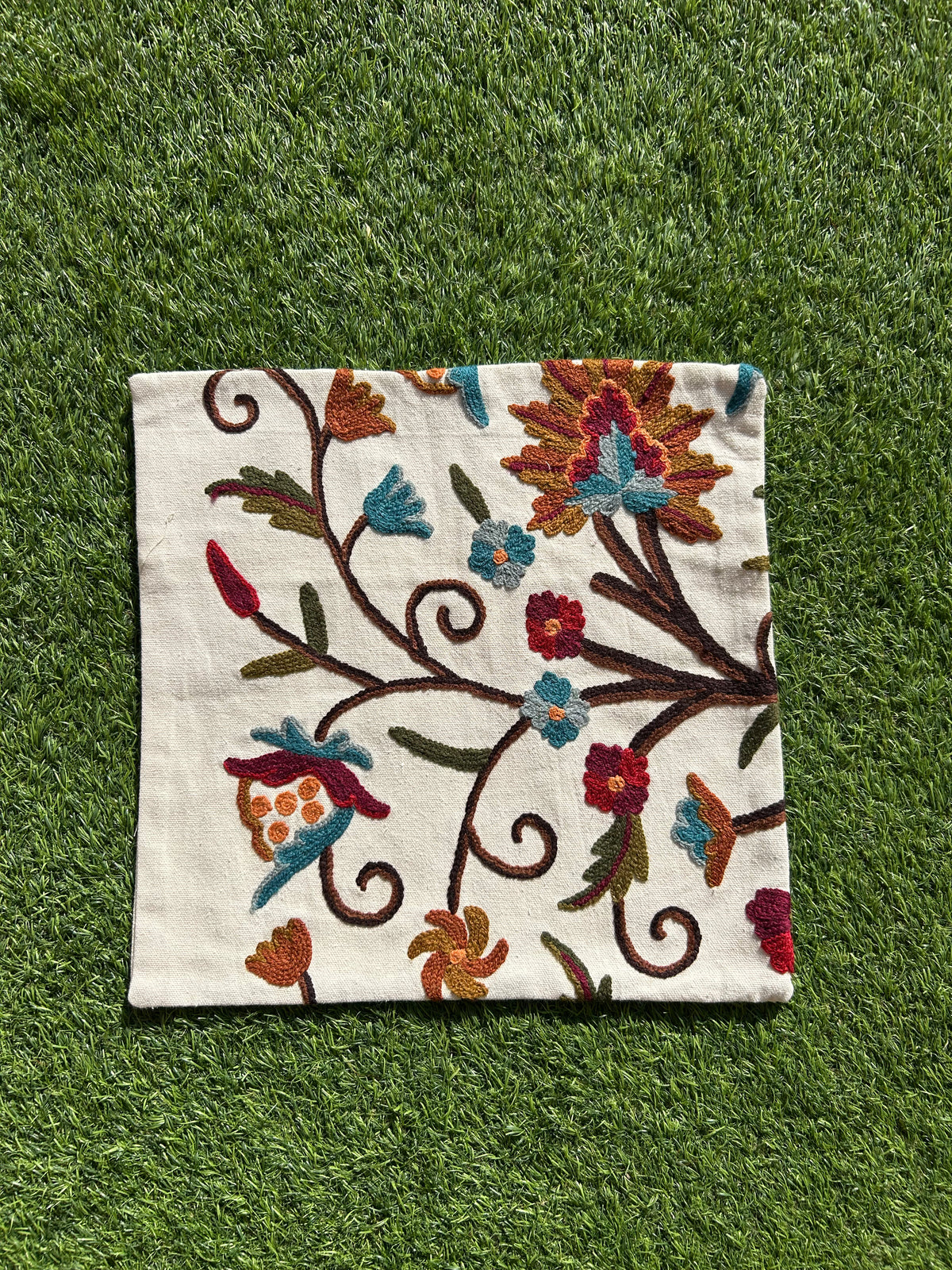 16 in x 16 in Crewel Cushion Covers Flower (White)