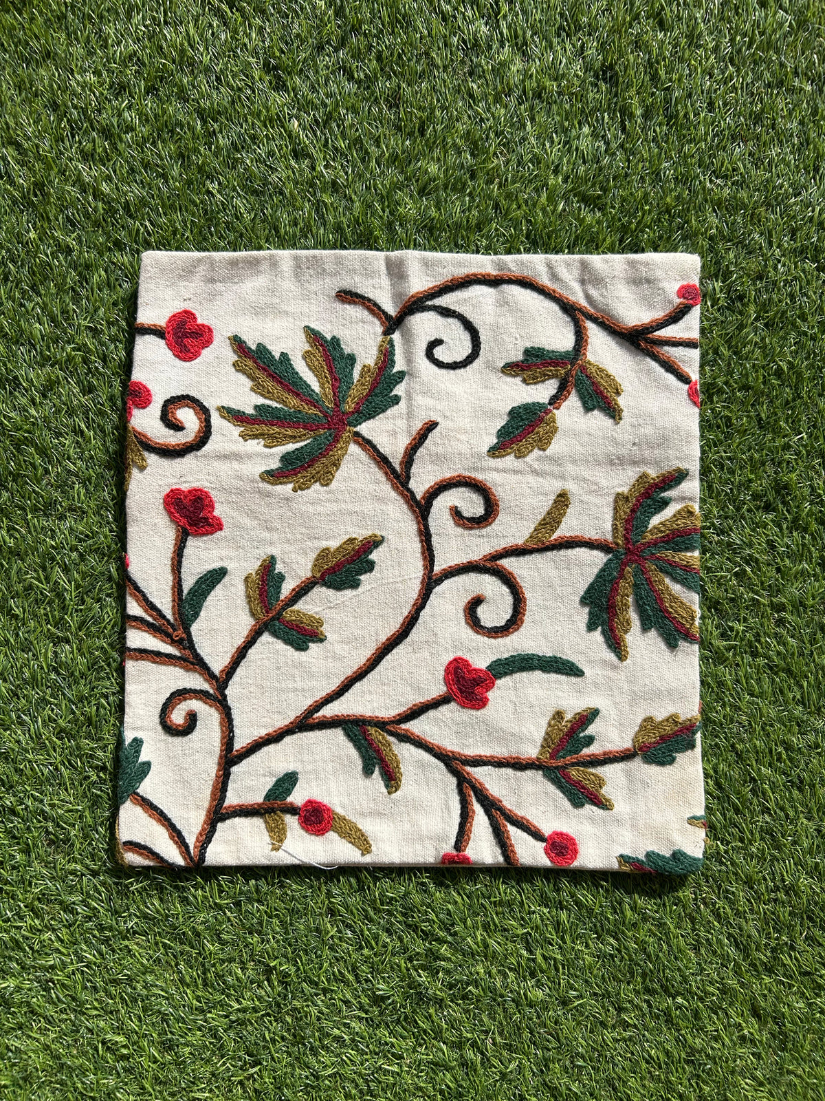 16 in x 16 in Crewel Cushion Covers Flower (White)