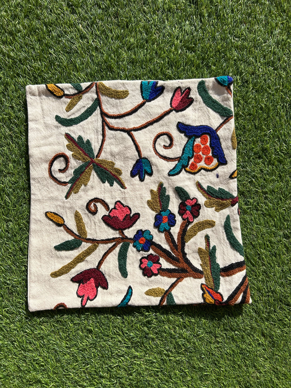 16 in x 16 in Crewel Cushion Covers Flower (White)