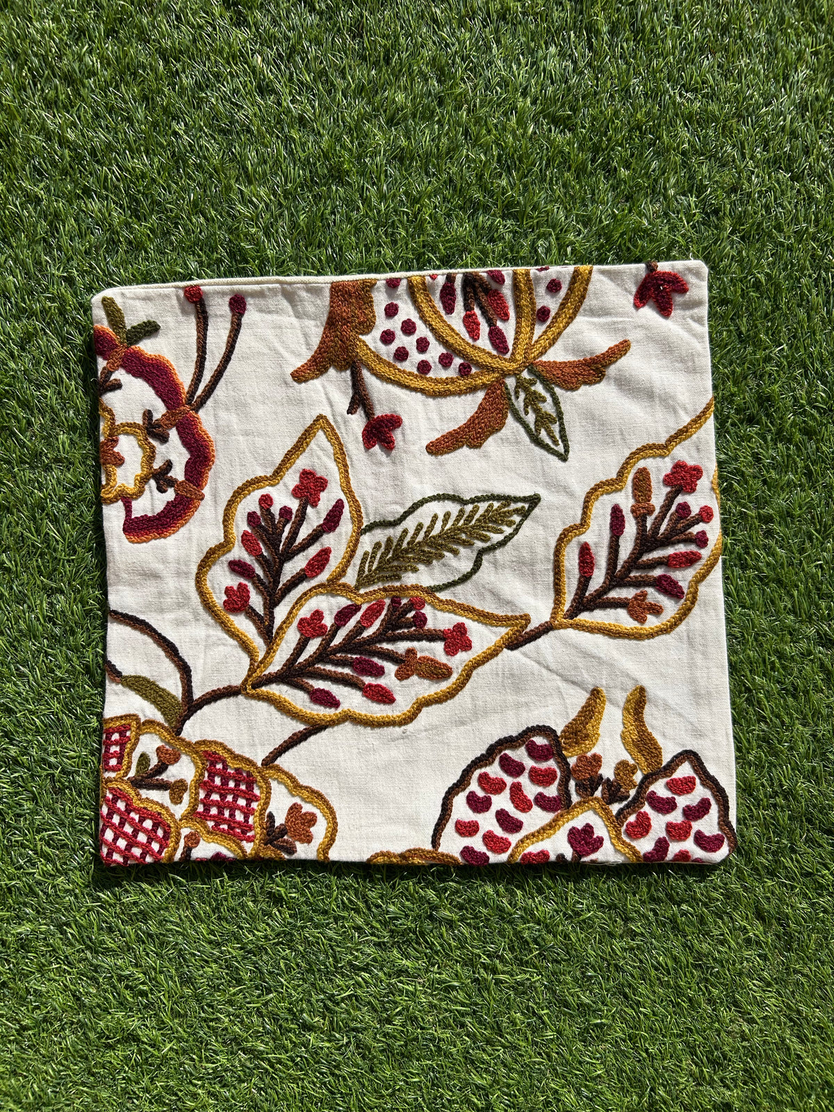 16 in x 16 in Crewel Cushion Covers Flower (White)