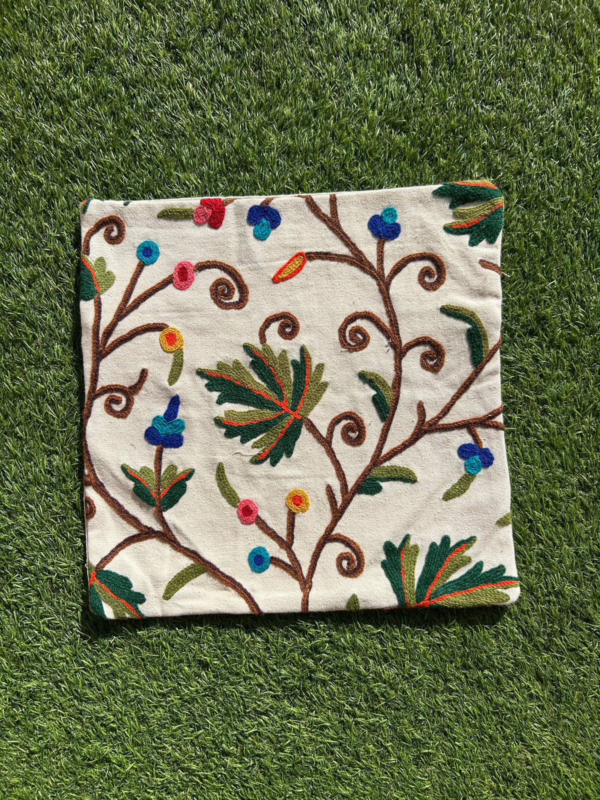 16 in x 16 in Crewel Cushion Covers Flower (White)
