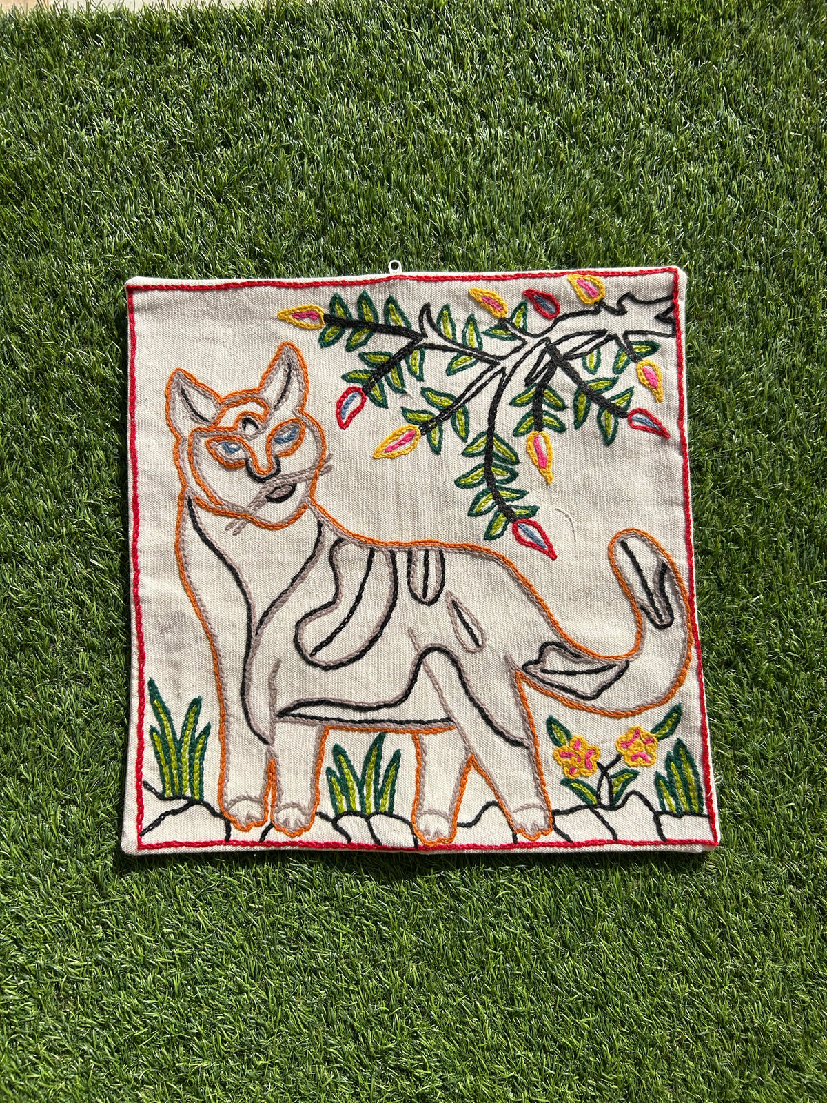 16 in x 16 in Crewel Cushion Covers Cat (White)