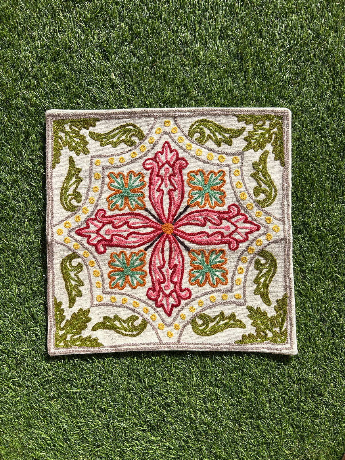 16 in x 16 in Crewel Cushion Covers Flower (White)